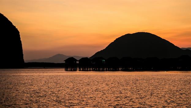 Sonnenuntergang in Koh Pan Yi ...
